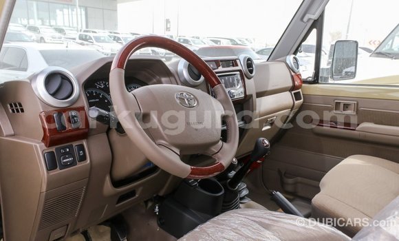 Acheter Import Voiture Toyota Land Cruiser Beige à Import - Dubai, Bujumbura Acheter Import Voiture Toyota Land Cruiser Beige à Import - Dubai, Bujumbura