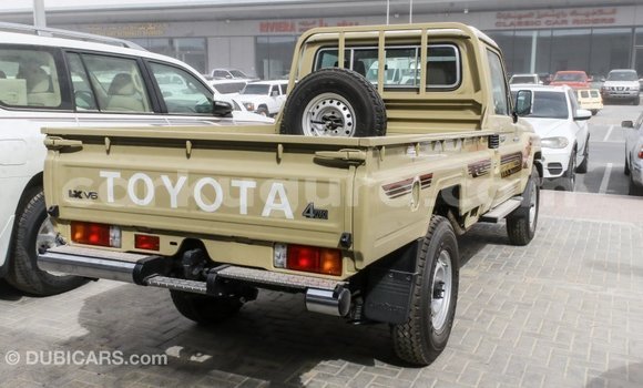 Acheter Import Voiture Toyota Land Cruiser Beige à Import - Dubai, Bujumbura Acheter Import Voiture Toyota Land Cruiser Beige à Import - Dubai, Bujumbura