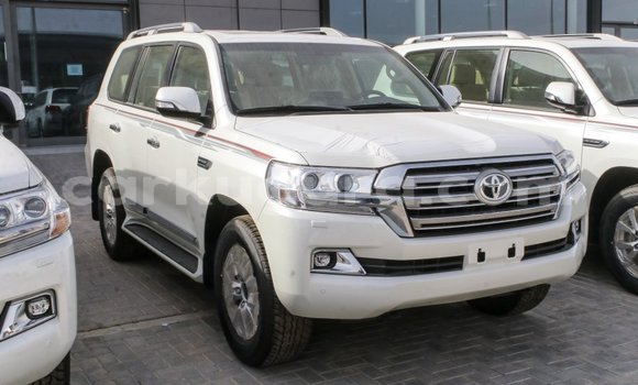 Acheter Import Voiture Toyota Land Cruiser Blanc à Import - Dubai, Bujumbura Acheter Import Voiture Toyota Land Cruiser Blanc à Import - Dubai, Bujumbura