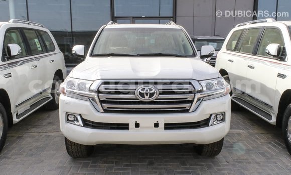 Acheter Import Voiture Toyota Land Cruiser Blanc à Import - Dubai, Bujumbura Acheter Import Voiture Toyota Land Cruiser Blanc à Import - Dubai, Bujumbura