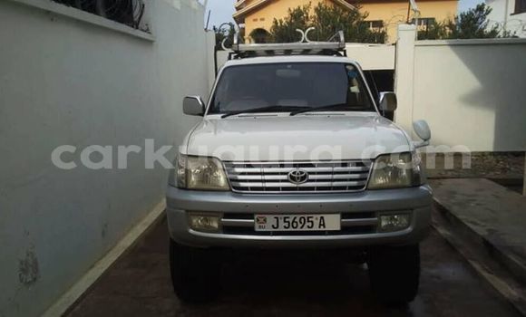 Nunua Ilio tumika Toyota Land Cruiser Prado Nyeupe Gari ndani ya Bujumbura nchini Bujumbura Nunua Ilio tumika Toyota Land Cruiser Prado Nyeupe Gari ndani ya Bujumbura nchini Bujumbura