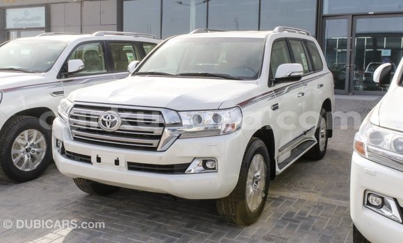 Acheter Import Voiture Toyota Land Cruiser Blanc à Import - Dubai, Bujumbura Acheter Import Voiture Toyota Land Cruiser Blanc à Import - Dubai, Bujumbura