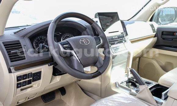 Acheter Import Voiture Toyota Land Cruiser Blanc à Import - Dubai, Bujumbura Acheter Import Voiture Toyota Land Cruiser Blanc à Import - Dubai, Bujumbura