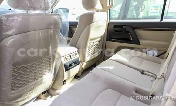 Acheter Import Voiture Toyota Land Cruiser Blanc à Import - Dubai, Bujumbura Acheter Import Voiture Toyota Land Cruiser Blanc à Import - Dubai, Bujumbura