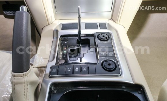 Acheter Import Voiture Toyota Land Cruiser Blanc à Import - Dubai, Bujumbura Acheter Import Voiture Toyota Land Cruiser Blanc à Import - Dubai, Bujumbura