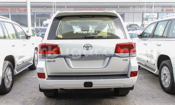 Acheter Import Voiture Toyota Land Cruiser Blanc à Import - Dubai, Bujumbura Acheter Import Voiture Toyota Land Cruiser Blanc à Import - Dubai, Bujumbura
