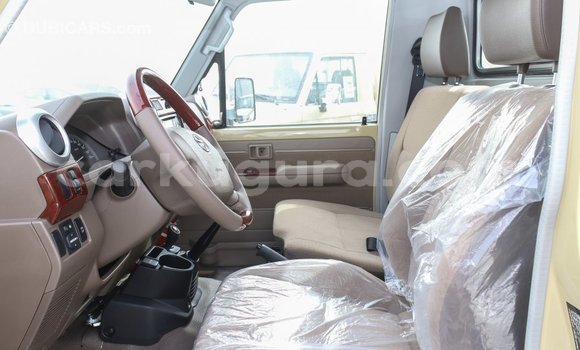 Nunua Imported Toyota Land Cruiser Beige Gari ndani ya Import - Dubai nchini Bujumbura Nunua Imported Toyota Land Cruiser Beige Gari ndani ya Import - Dubai nchini Bujumbura