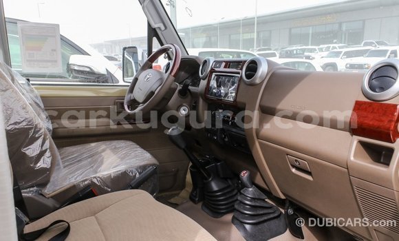 Nunua Imported Toyota Land Cruiser Beige Gari ndani ya Import - Dubai nchini Bujumbura Nunua Imported Toyota Land Cruiser Beige Gari ndani ya Import - Dubai nchini Bujumbura