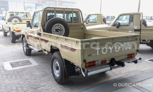Nunua Imported Toyota Land Cruiser Beige Gari ndani ya Import - Dubai nchini Bujumbura Nunua Imported Toyota Land Cruiser Beige Gari ndani ya Import - Dubai nchini Bujumbura