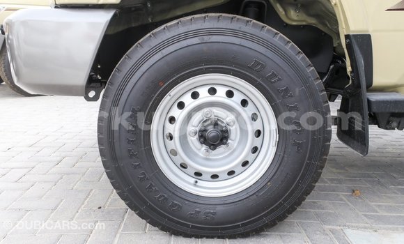 Nunua Imported Toyota Land Cruiser Beige Gari ndani ya Import - Dubai nchini Bujumbura Nunua Imported Toyota Land Cruiser Beige Gari ndani ya Import - Dubai nchini Bujumbura