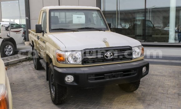 Nunua Imported Toyota Land Cruiser Beige Gari ndani ya Import - Dubai nchini Bujumbura Nunua Imported Toyota Land Cruiser Beige Gari ndani ya Import - Dubai nchini Bujumbura