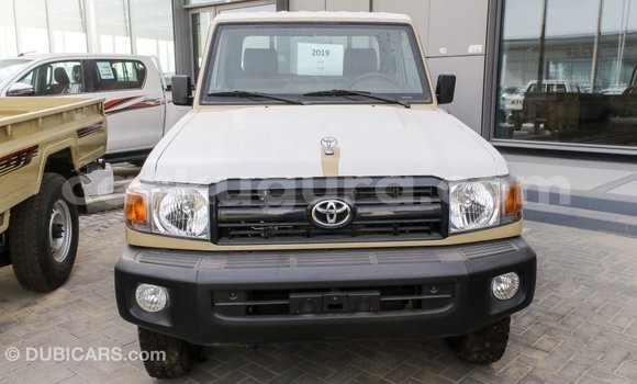Nunua Imported Toyota Land Cruiser Beige Gari ndani ya Import - Dubai nchini Bujumbura Nunua Imported Toyota Land Cruiser Beige Gari ndani ya Import - Dubai nchini Bujumbura