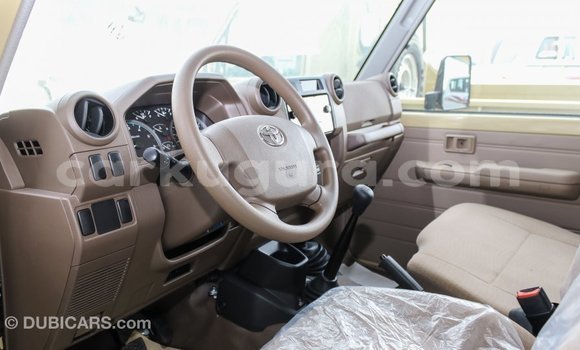 Nunua Imported Toyota Land Cruiser Beige Gari ndani ya Import - Dubai nchini Bujumbura Nunua Imported Toyota Land Cruiser Beige Gari ndani ya Import - Dubai nchini Bujumbura