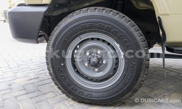 Nunua Imported Toyota Land Cruiser Beige Gari ndani ya Import - Dubai nchini Bujumbura Nunua Imported Toyota Land Cruiser Beige Gari ndani ya Import - Dubai nchini Bujumbura