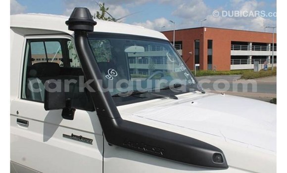 Acheter Import Voiture Toyota Land Cruiser Blanc à Import - Dubai, Bujumbura Acheter Import Voiture Toyota Land Cruiser Blanc à Import - Dubai, Bujumbura