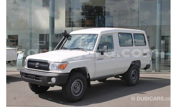 Acheter Import Voiture Toyota Land Cruiser Blanc à Import - Dubai, Bujumbura Acheter Import Voiture Toyota Land Cruiser Blanc à Import - Dubai, Bujumbura