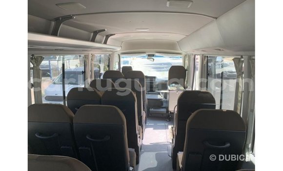 Nunua Imported Toyota Coaster Nyeupe Gari ndani ya Import - Dubai nchini Bujumbura Nunua Imported Toyota Coaster Nyeupe Gari ndani ya Import - Dubai nchini Bujumbura