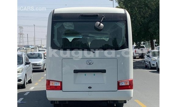 Nunua Imported Toyota Coaster Nyeupe Gari ndani ya Import - Dubai nchini Bujumbura Nunua Imported Toyota Coaster Nyeupe Gari ndani ya Import - Dubai nchini Bujumbura