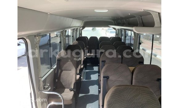 Nunua Imported Toyota Coaster Nyeupe Gari ndani ya Import - Dubai nchini Bujumbura Nunua Imported Toyota Coaster Nyeupe Gari ndani ya Import - Dubai nchini Bujumbura