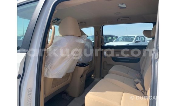 Acheter Import Voiture Kia Carnival Blanc à Import - Dubai, Bujumbura Acheter Import Voiture Kia Carnival Blanc à Import - Dubai, Bujumbura