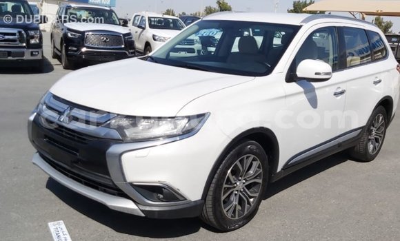 Acheter Import Voiture Mitsubishi Outlander Blanc à Import - Dubai, Bujumbura Acheter Import Voiture Mitsubishi Outlander Blanc à Import - Dubai, Bujumbura