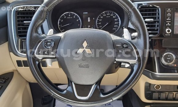 Acheter Import Voiture Mitsubishi Outlander Blanc à Import - Dubai, Bujumbura Acheter Import Voiture Mitsubishi Outlander Blanc à Import - Dubai, Bujumbura