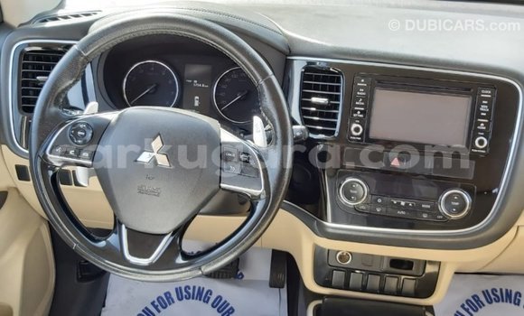 Acheter Import Voiture Mitsubishi Outlander Blanc à Import - Dubai, Bujumbura Acheter Import Voiture Mitsubishi Outlander Blanc à Import - Dubai, Bujumbura