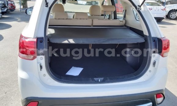 Acheter Import Voiture Mitsubishi Outlander Blanc à Import - Dubai, Bujumbura Acheter Import Voiture Mitsubishi Outlander Blanc à Import - Dubai, Bujumbura