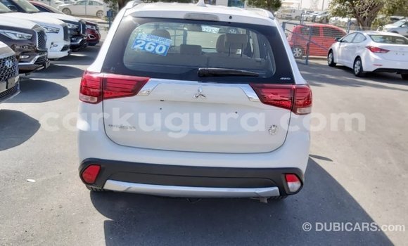 Acheter Import Voiture Mitsubishi Outlander Blanc à Import - Dubai, Bujumbura Acheter Import Voiture Mitsubishi Outlander Blanc à Import - Dubai, Bujumbura