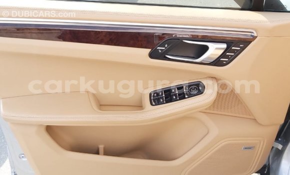 Acheter Import Voiture Porsche Macan Autre à Import - Dubai, Bujumbura Acheter Import Voiture Porsche Macan Autre à Import - Dubai, Bujumbura