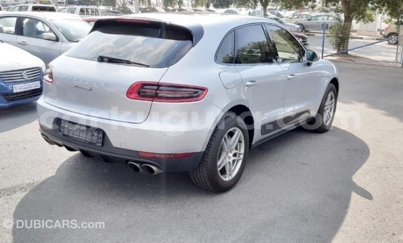 Acheter Import Voiture Porsche Macan Autre à Import - Dubai, Bujumbura Acheter Import Voiture Porsche Macan Autre à Import - Dubai, Bujumbura