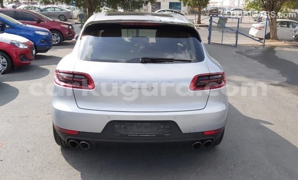 Acheter Import Voiture Porsche Macan Autre à Import - Dubai, Bujumbura Acheter Import Voiture Porsche Macan Autre à Import - Dubai, Bujumbura