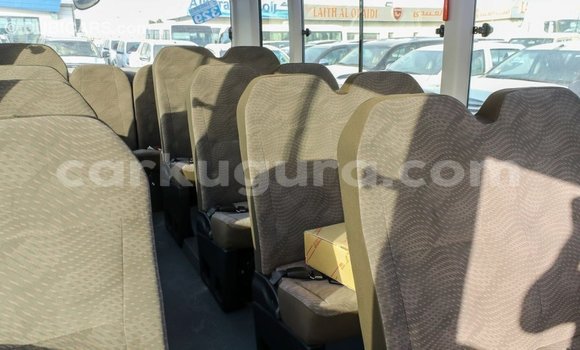 Nunua Imported Toyota Coaster Nyeupe Gari ndani ya Import - Dubai nchini Bujumbura Nunua Imported Toyota Coaster Nyeupe Gari ndani ya Import - Dubai nchini Bujumbura