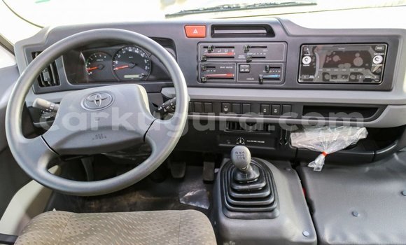 Nunua Imported Toyota Coaster Nyeupe Gari ndani ya Import - Dubai nchini Bujumbura Nunua Imported Toyota Coaster Nyeupe Gari ndani ya Import - Dubai nchini Bujumbura