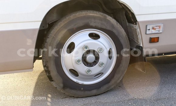 Nunua Imported Toyota Coaster Nyeupe Gari ndani ya Import - Dubai nchini Bujumbura Nunua Imported Toyota Coaster Nyeupe Gari ndani ya Import - Dubai nchini Bujumbura