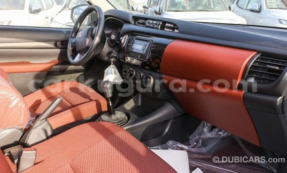Nunua Imported Toyota Hilux Nyeupe Gari ndani ya Import - Dubai nchini Bujumbura Nunua Imported Toyota Hilux Nyeupe Gari ndani ya Import - Dubai nchini Bujumbura