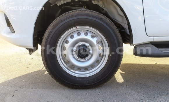 Nunua Imported Toyota Hilux Nyeupe Gari ndani ya Import - Dubai nchini Bujumbura Nunua Imported Toyota Hilux Nyeupe Gari ndani ya Import - Dubai nchini Bujumbura