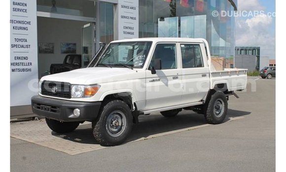 Nunua Imported Toyota Land Cruiser Nyeupe Gari ndani ya Import - Dubai nchini Bujumbura Nunua Imported Toyota Land Cruiser Nyeupe Gari ndani ya Import - Dubai nchini Bujumbura