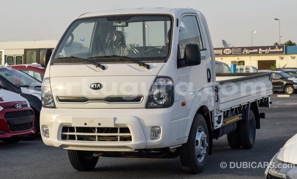 Nunua Imported Kia Carens Nyeupe Gari ndani ya Import - Dubai nchini Bujumbura Nunua Imported Kia Carens Nyeupe Gari ndani ya Import - Dubai nchini Bujumbura