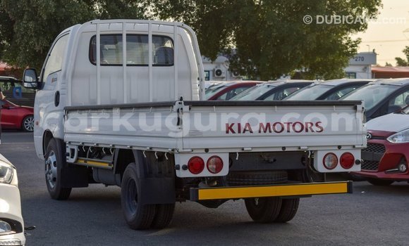 Nunua Imported Kia Carens Nyeupe Gari ndani ya Import - Dubai nchini Bujumbura Nunua Imported Kia Carens Nyeupe Gari ndani ya Import - Dubai nchini Bujumbura