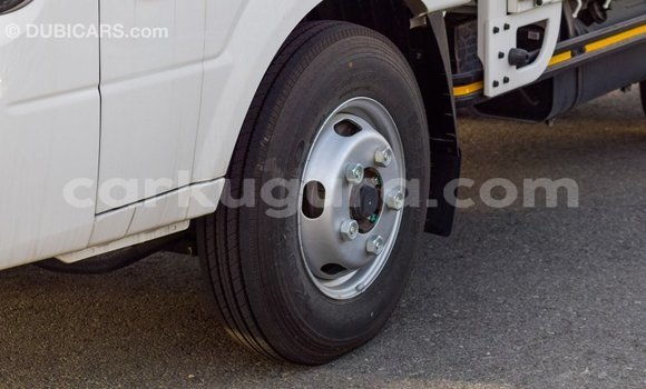 Nunua Imported Kia Carens Nyeupe Gari ndani ya Import - Dubai nchini Bujumbura Nunua Imported Kia Carens Nyeupe Gari ndani ya Import - Dubai nchini Bujumbura