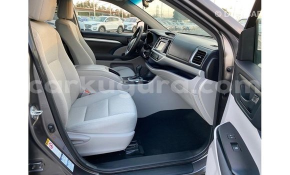 Nunua Imported Toyota Highlander Nyingine Gari ndani ya Import - Dubai nchini Bujumbura Nunua Imported Toyota Highlander Nyingine Gari ndani ya Import - Dubai nchini Bujumbura