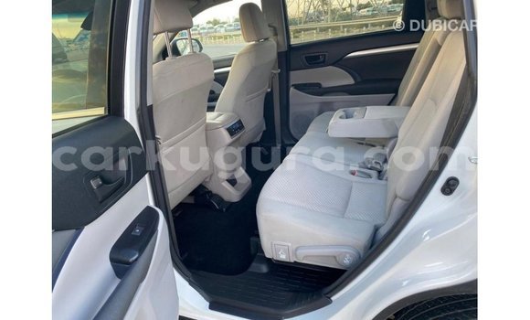 Acheter Import Voiture Toyota Highlander Blanc à Import - Dubai, Bujumbura Acheter Import Voiture Toyota Highlander Blanc à Import - Dubai, Bujumbura