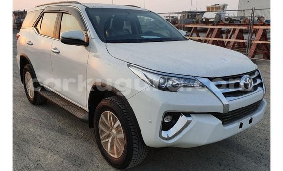 Nunua Imported Toyota Fortuner Nyeupe Gari ndani ya Import - Dubai nchini Bujumbura Nunua Imported Toyota Fortuner Nyeupe Gari ndani ya Import - Dubai nchini Bujumbura