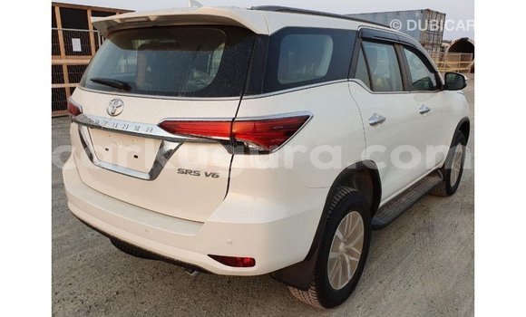 Nunua Imported Toyota Fortuner Nyeupe Gari ndani ya Import - Dubai nchini Bujumbura Nunua Imported Toyota Fortuner Nyeupe Gari ndani ya Import - Dubai nchini Bujumbura