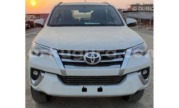 Nunua Imported Toyota Fortuner Nyeupe Gari ndani ya Import - Dubai nchini Bujumbura Nunua Imported Toyota Fortuner Nyeupe Gari ndani ya Import - Dubai nchini Bujumbura