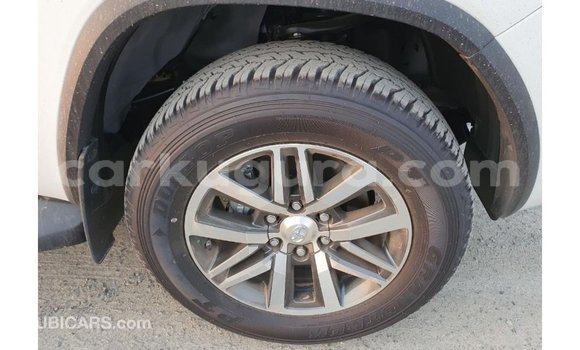 Nunua Imported Toyota Fortuner Nyeupe Gari ndani ya Import - Dubai nchini Bujumbura Nunua Imported Toyota Fortuner Nyeupe Gari ndani ya Import - Dubai nchini Bujumbura