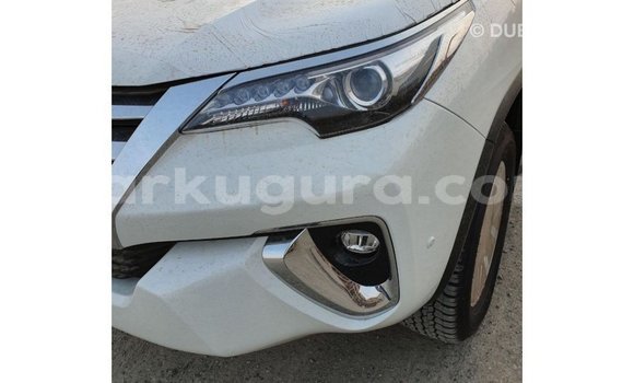 Nunua Imported Toyota Fortuner Nyeupe Gari ndani ya Import - Dubai nchini Bujumbura Nunua Imported Toyota Fortuner Nyeupe Gari ndani ya Import - Dubai nchini Bujumbura