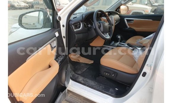 Nunua Imported Toyota Fortuner Nyeupe Gari ndani ya Import - Dubai nchini Bujumbura Nunua Imported Toyota Fortuner Nyeupe Gari ndani ya Import - Dubai nchini Bujumbura