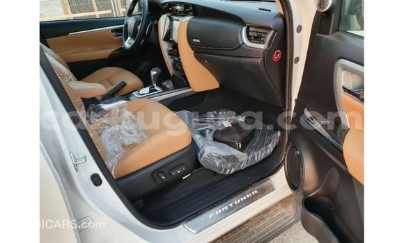 Nunua Imported Toyota Fortuner Nyeupe Gari ndani ya Import - Dubai nchini Bujumbura Nunua Imported Toyota Fortuner Nyeupe Gari ndani ya Import - Dubai nchini Bujumbura